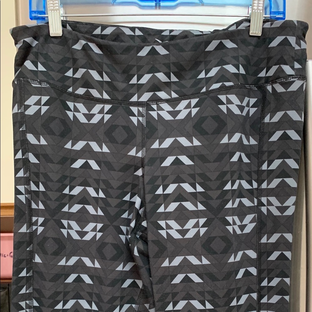 Old Navy print crop activewear